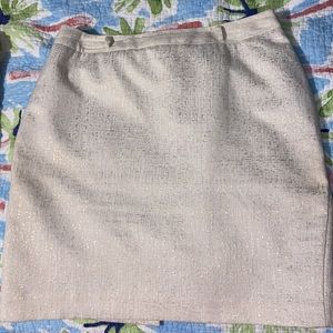 Metallic ivory and gold shiny pencil skirt. VGUC. Size 14. Smoke free home.